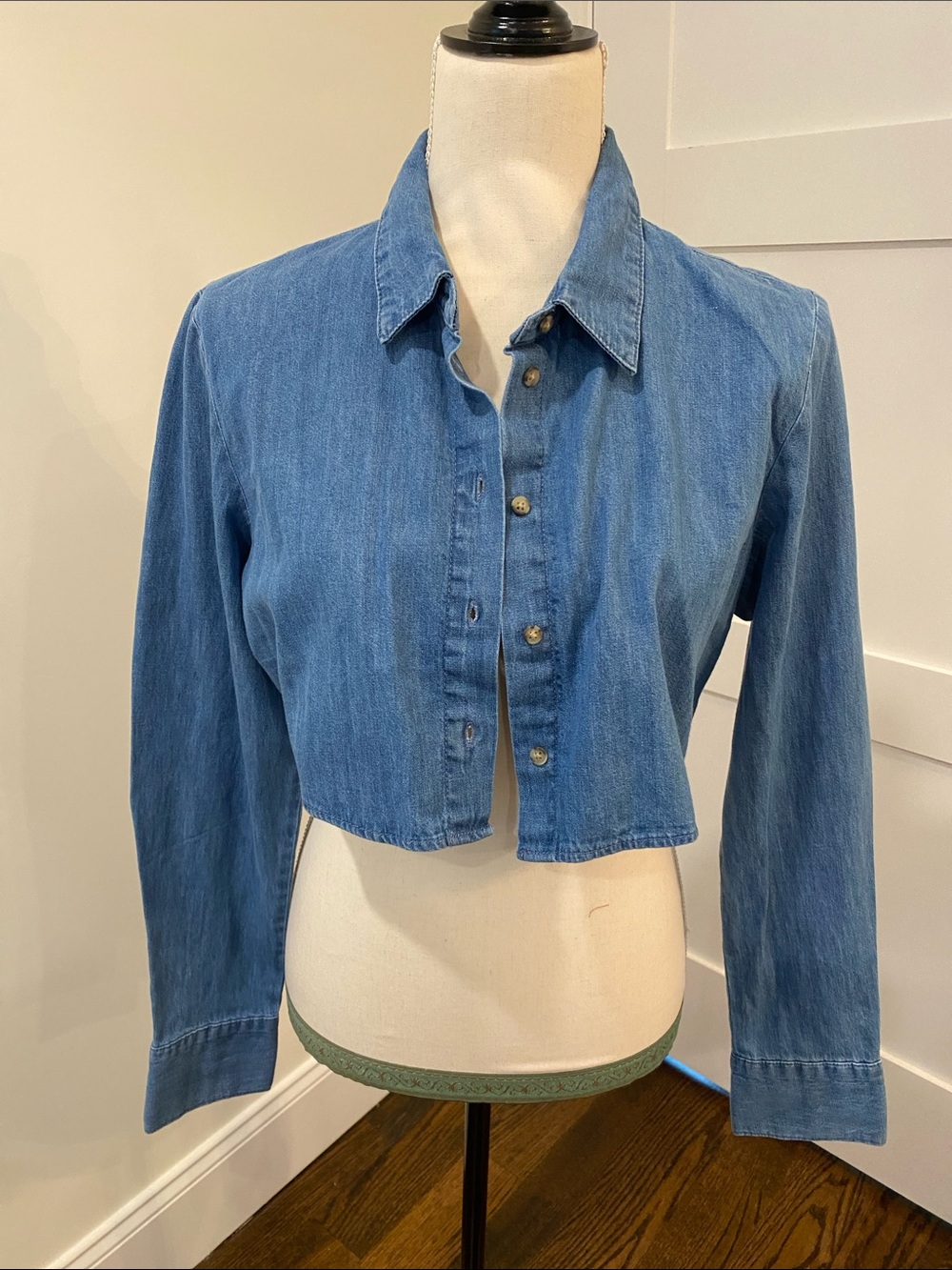 Zara Medium Blue Cropped Denim Button-Down Shirt
